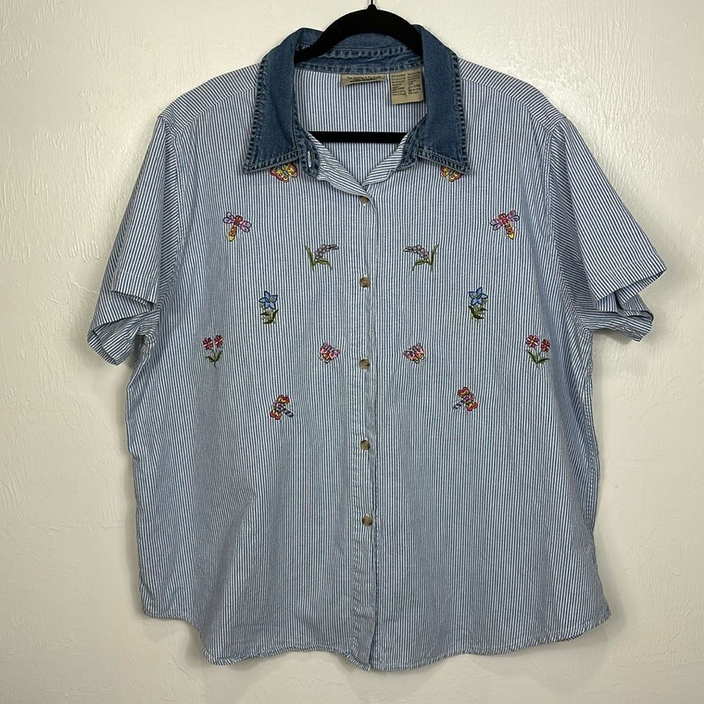 At Last & Co Floral Embroidered Short Sleeve Button Down Shirt Size 22/24W